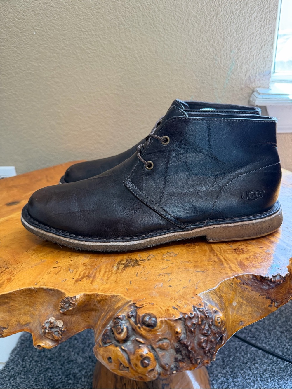 UGG Leighton Men's Black Leather Chukka Boots Size 8.5 S/N 3275